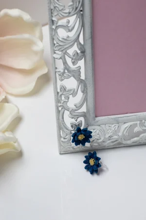 Ohrstecker Clip Blüte Blau Goldener Stempel