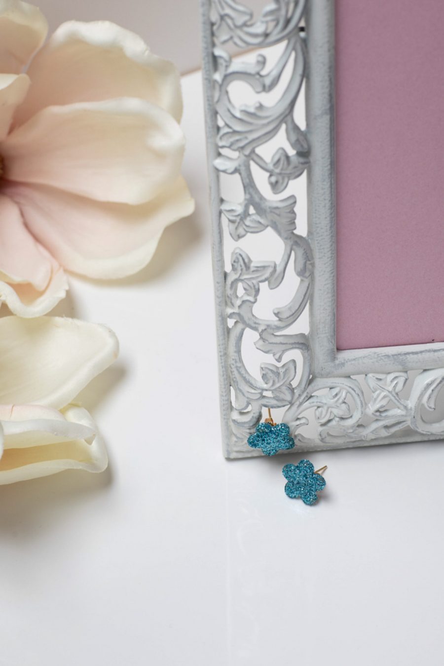 Ohrstecker Blume Hellblau Glitzer Klein