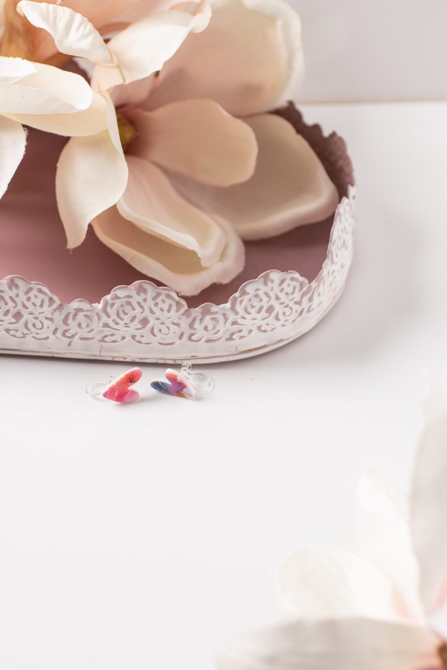 Ohrclip Herzen Asymmetrisch Blumen Pink