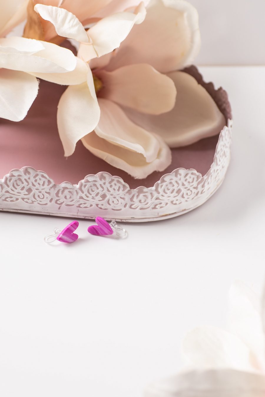 Ohrclip Herzen Asymmetrisch Marmor Pink