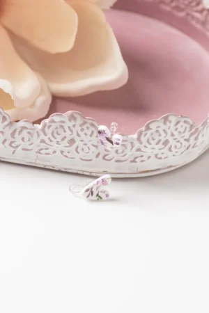 Ohrclip Herzen Asymmetrisch Weiß Blumen Lila