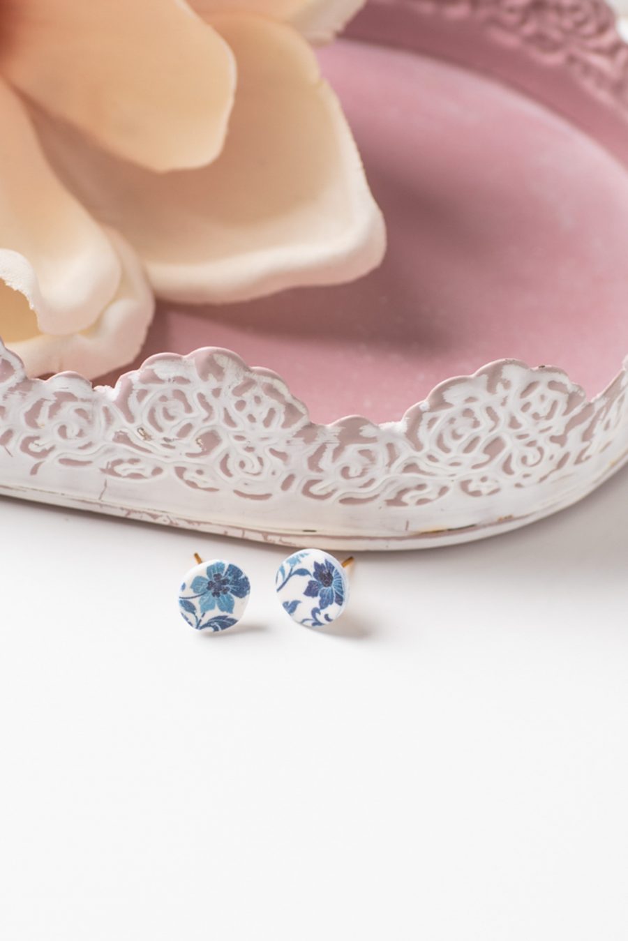 Ohrstecker Punkt Weiß Blumen Blau