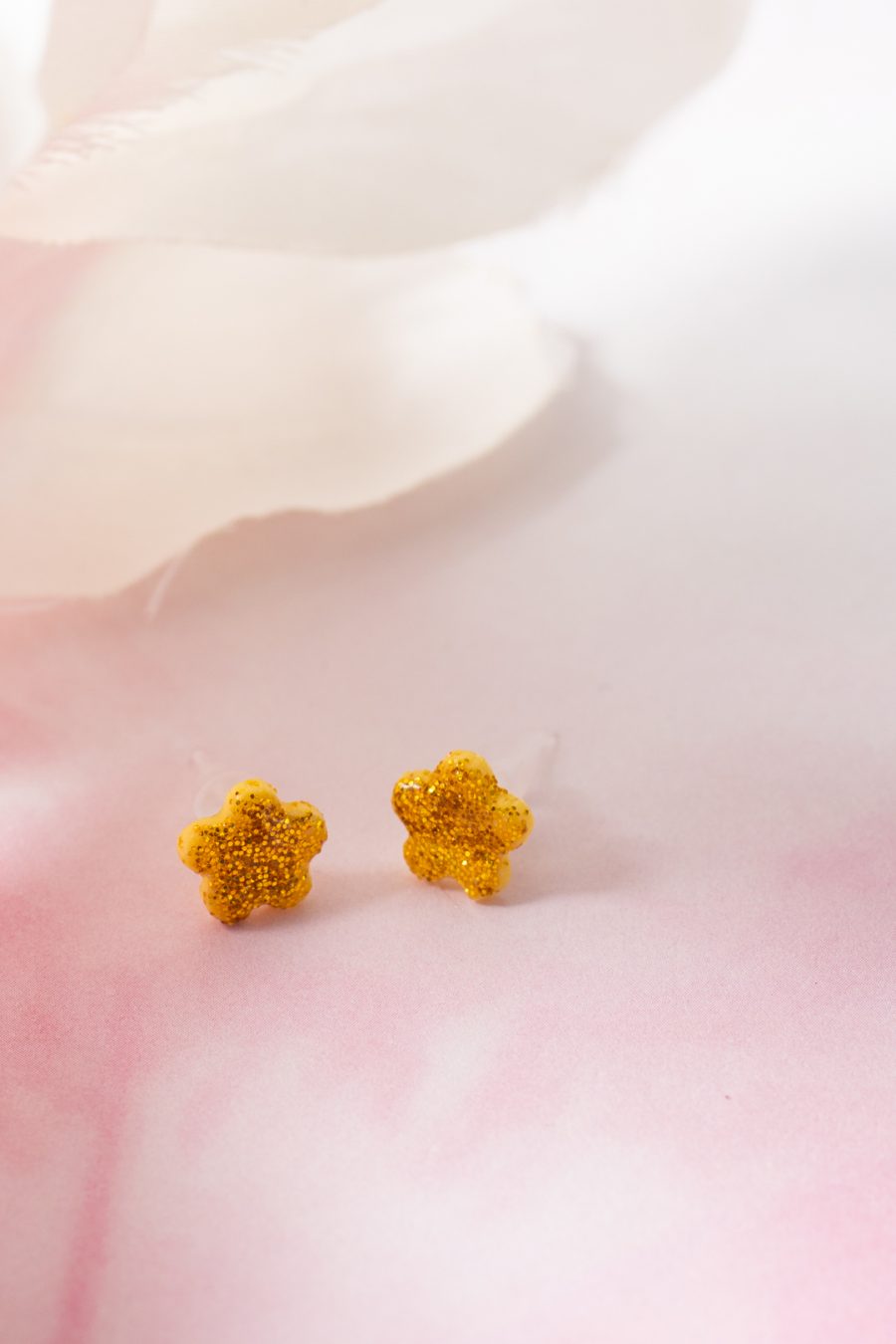 Ohrstecker Blume Gelb Glitzer