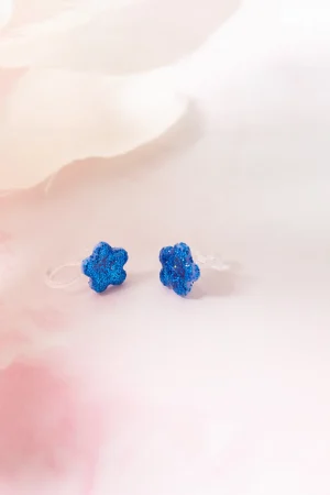 Ohrclip Blume Blau Glitzer