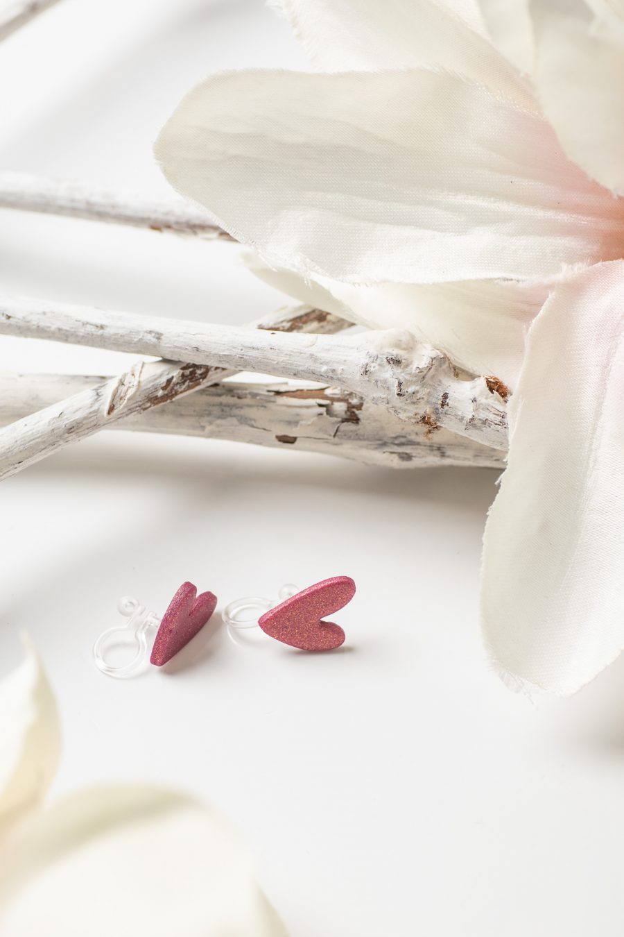 Ohrclip Asymmetrische Herzen Rot
