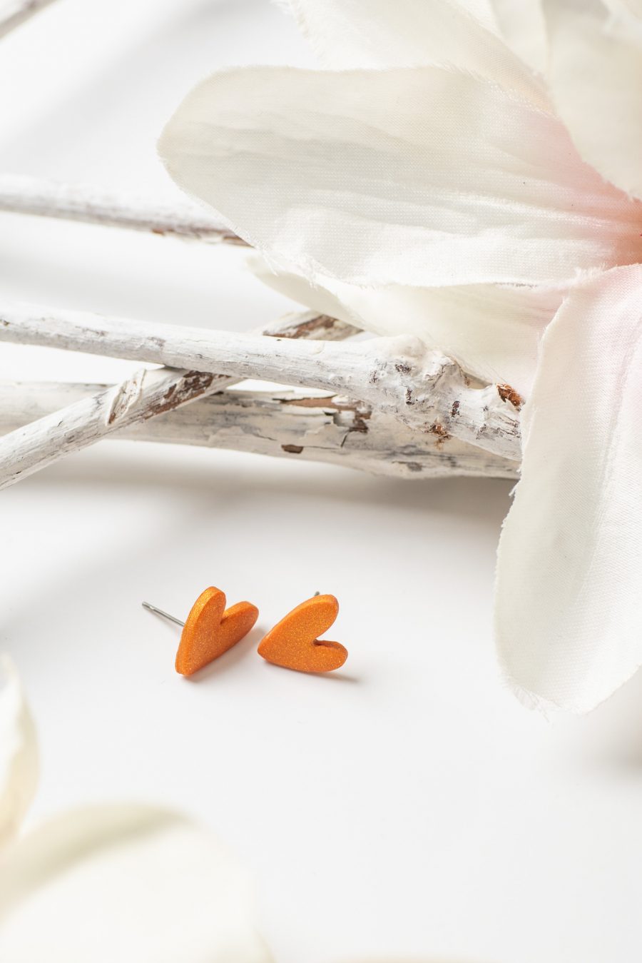 Ohrstecker Asymmetrische Herzen Orange