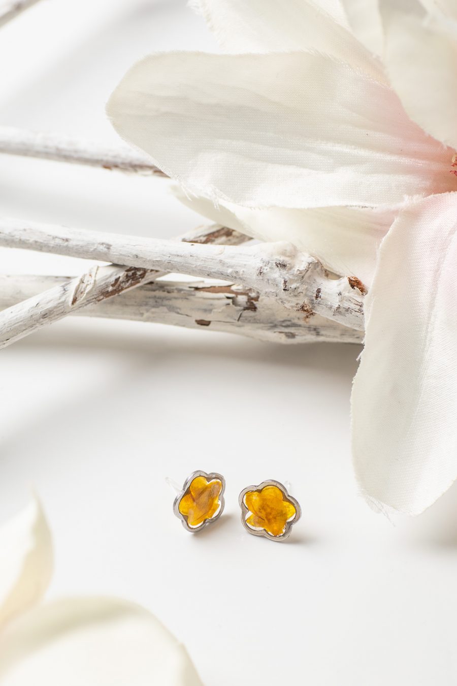 Ohrstecker Hornklee Resin Blüte silber