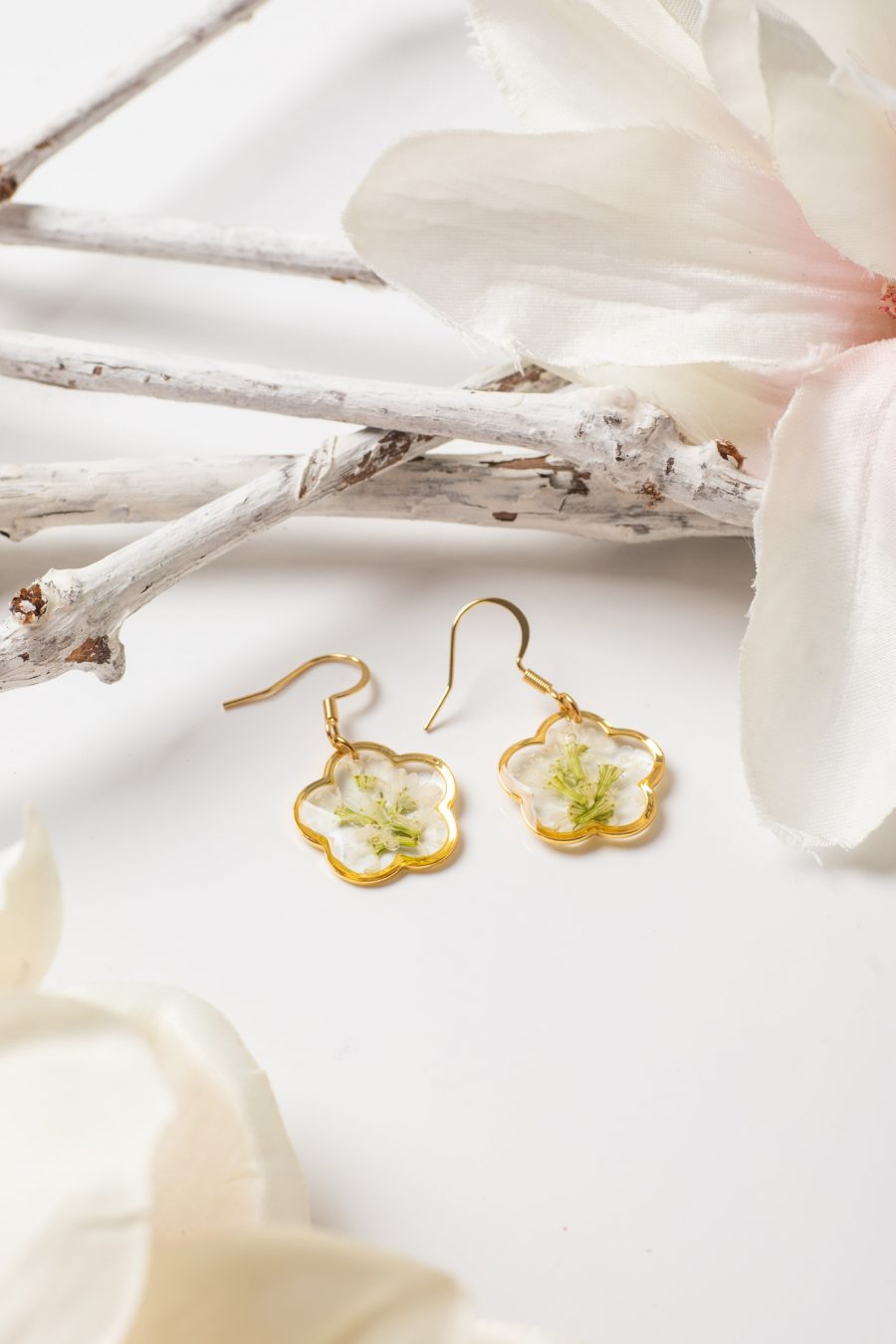 Ohrhänger Resin Gold Schleiermyrte Blume