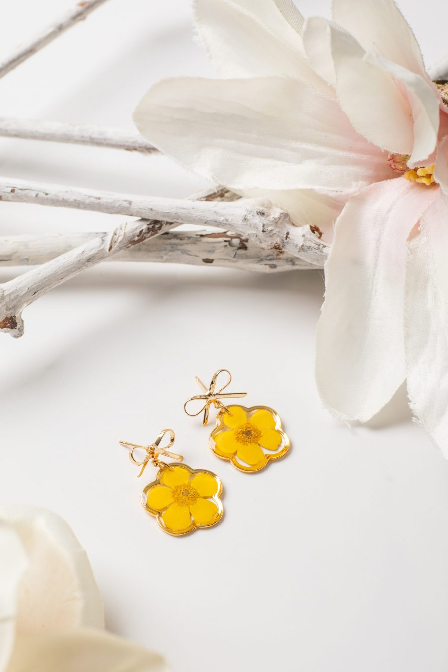 Ohrhänger Resin Butterblume Schleife Gold Blüte