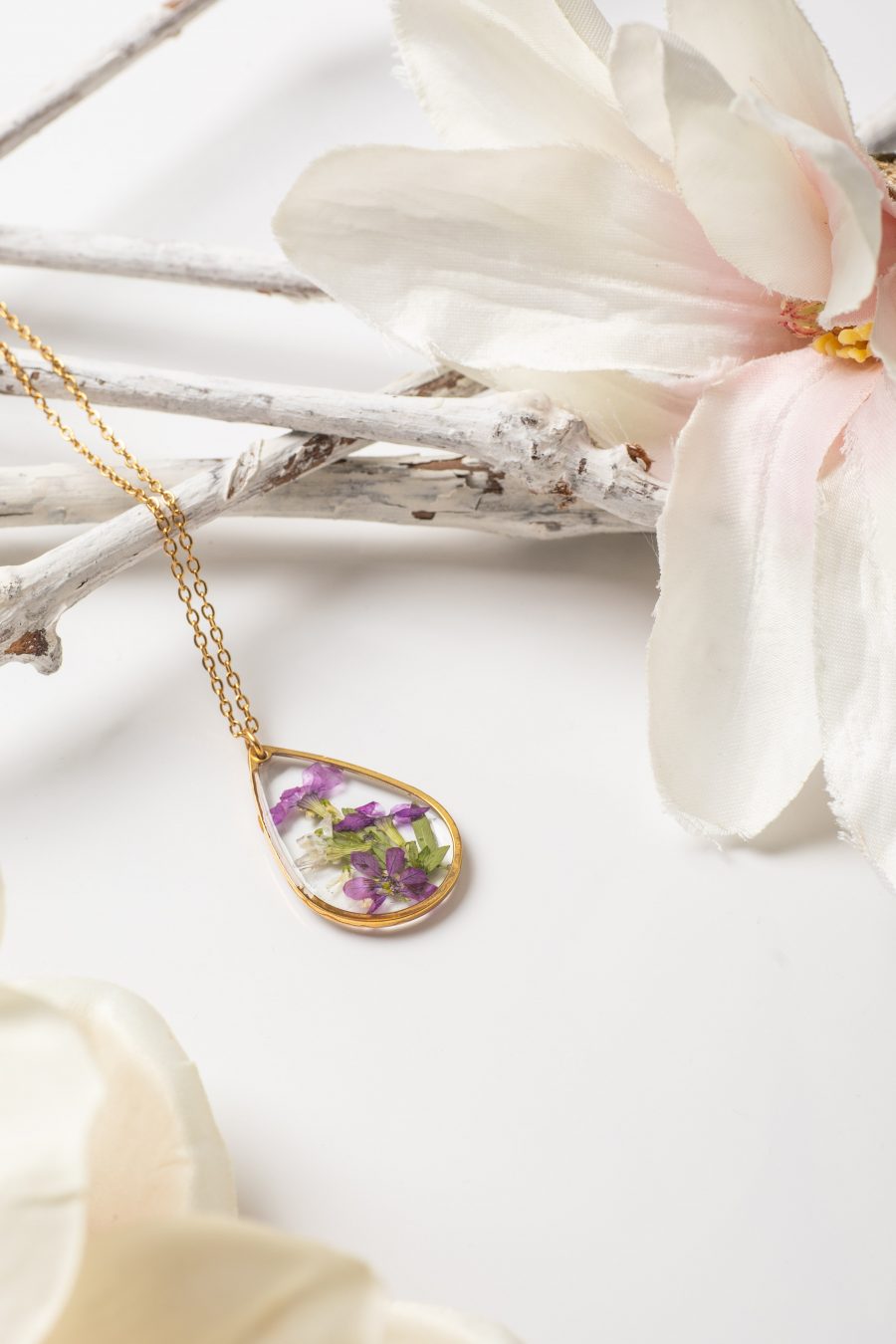 Anhänger Resin Scheinmyrthe Gold Tropfen