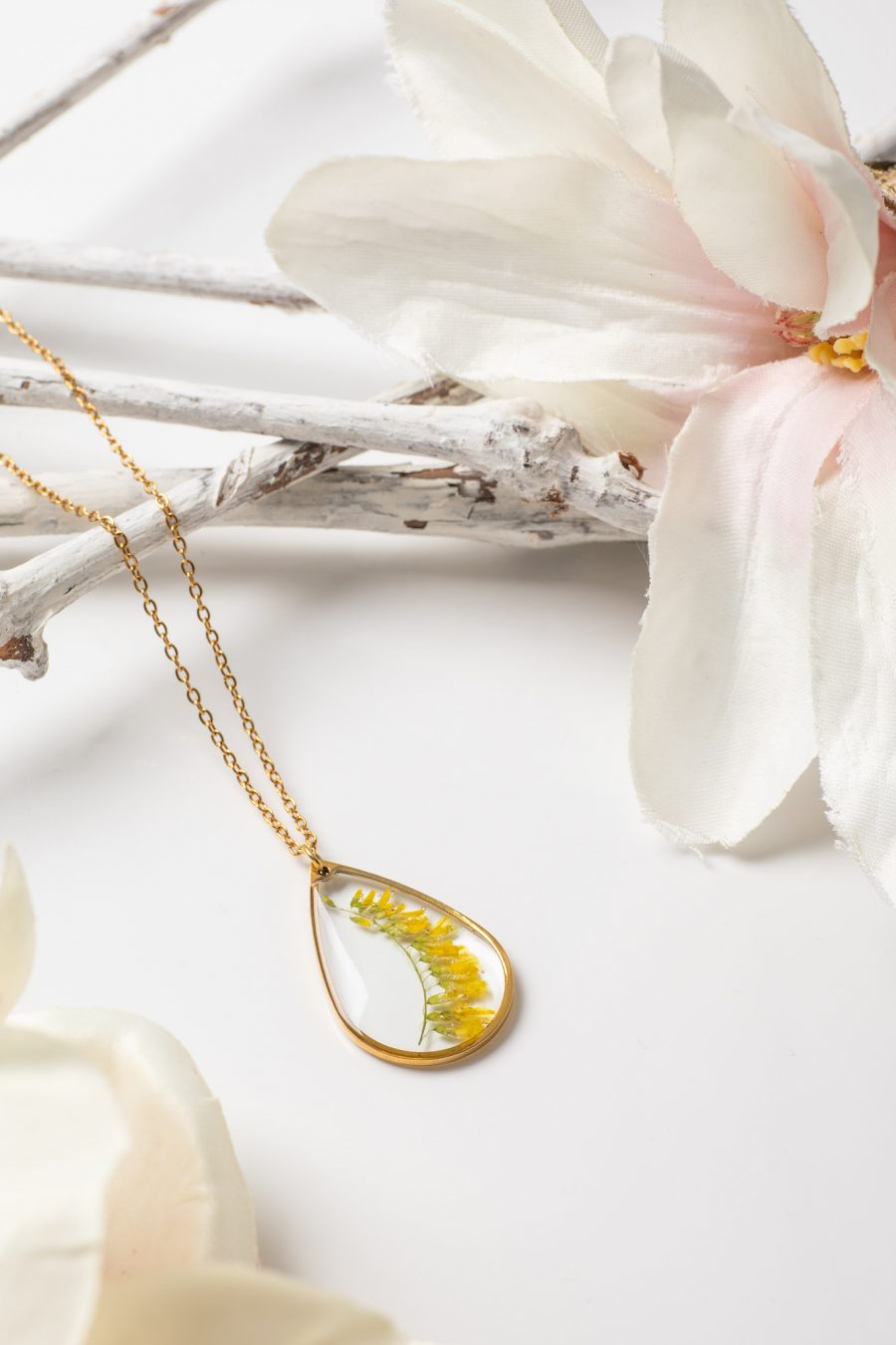 Anhänger Resin Steinklee Tropfen Gold