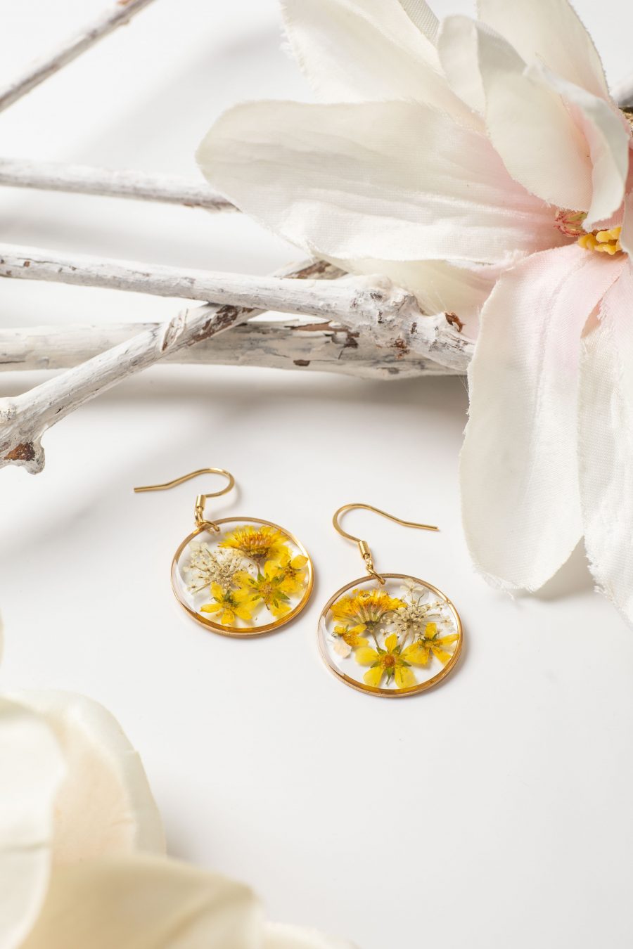 Ohrhänger Resin Wilde Möhre Scheinerdbeere Ferkelkraut Gold