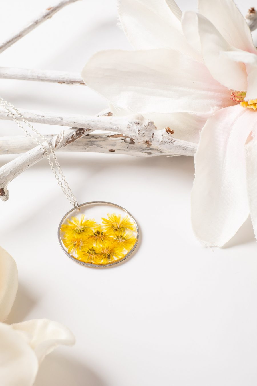 Anhänger Resin Silber Kreis Ferkelkraut Gelb