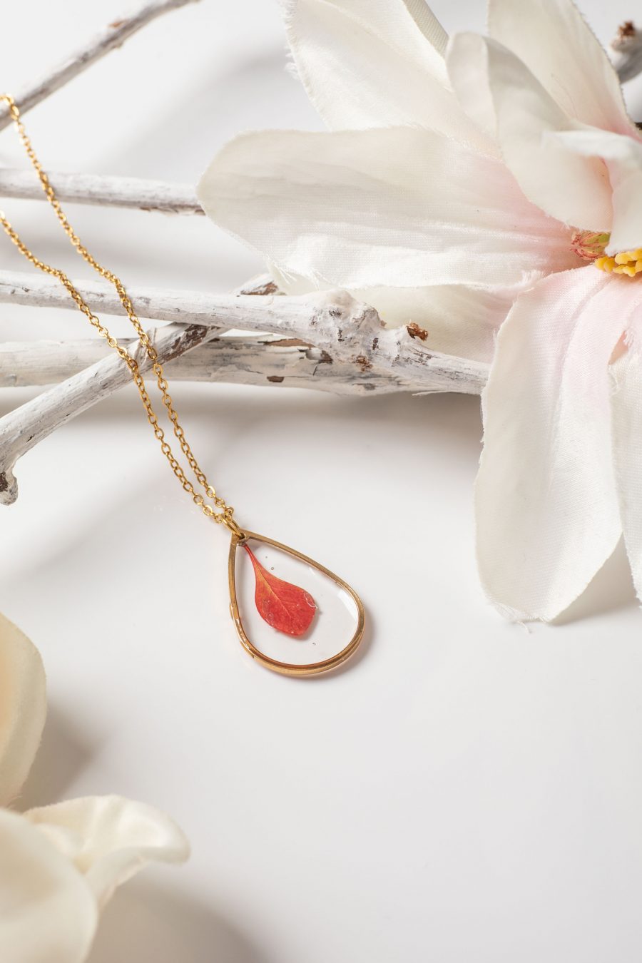 Anhänger Resin Heckenberberitze Tropfen Gold 1