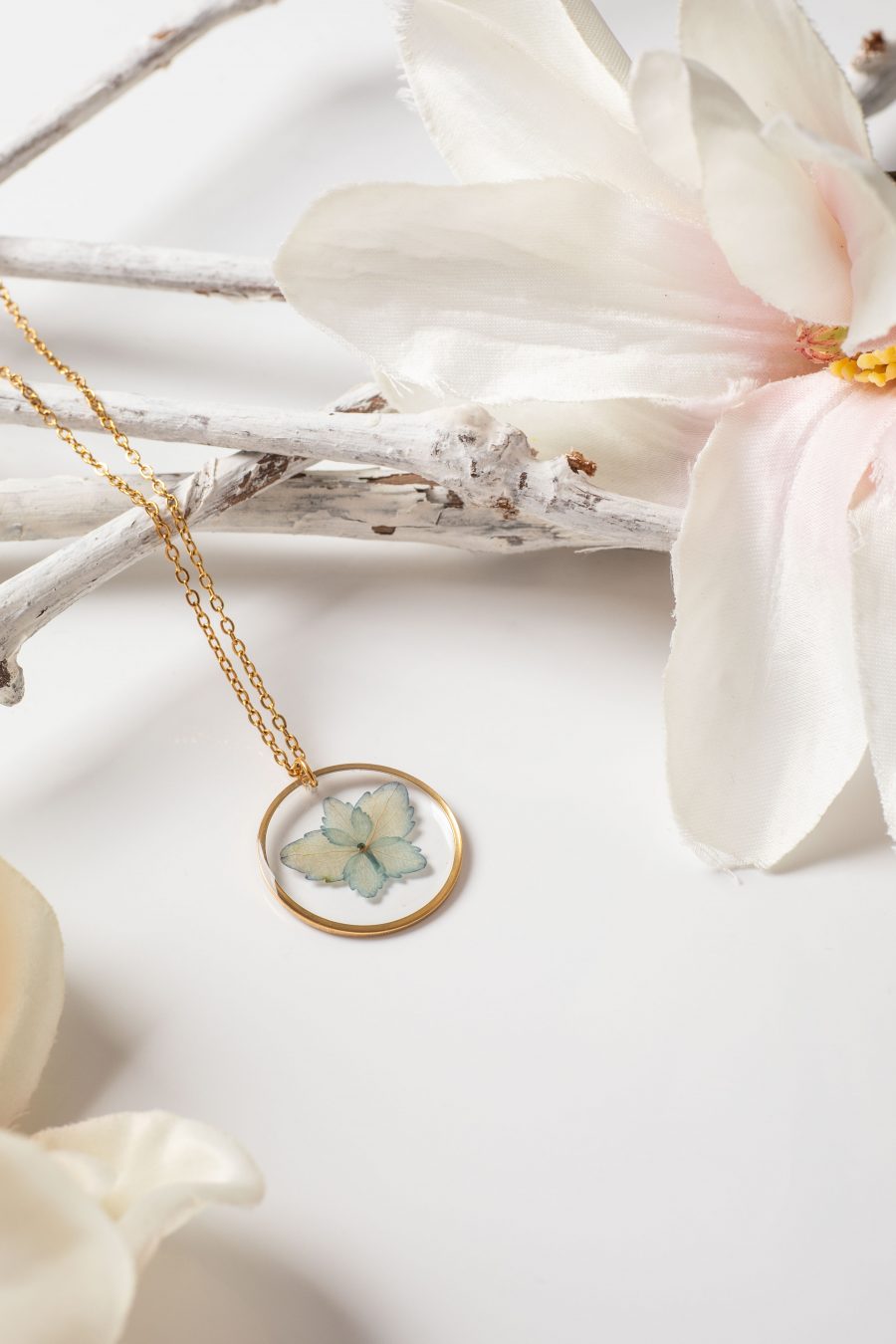 Anhänger Resin Hortensie Gold Rund hellblau