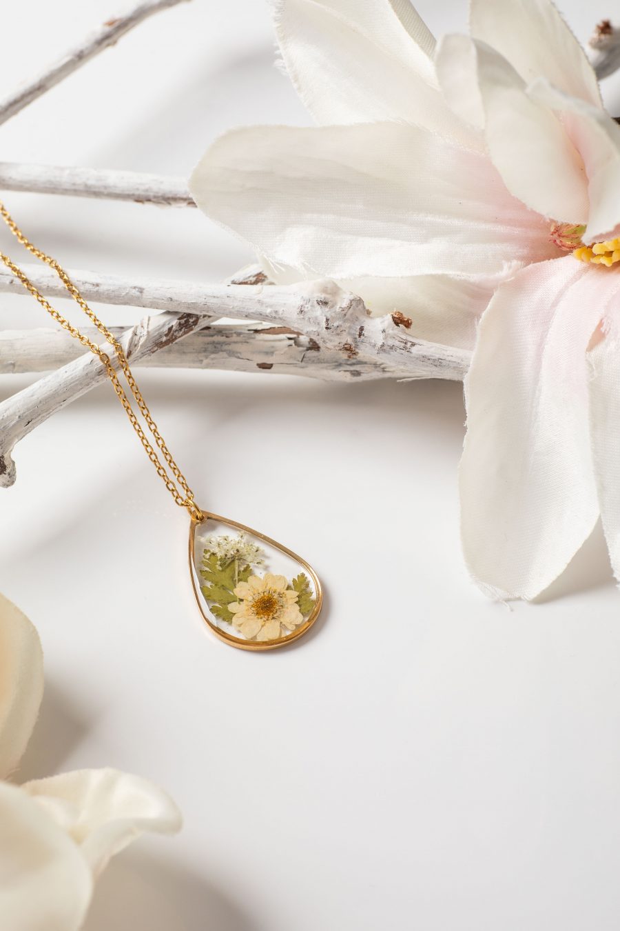 Anhänger Resin Kamille Wilde Möhre Gold Tropfen