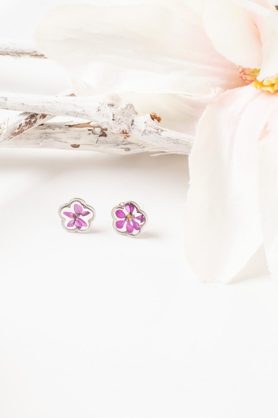 Ohrstecker Resin Myrthe Lila Blüte Silber 2