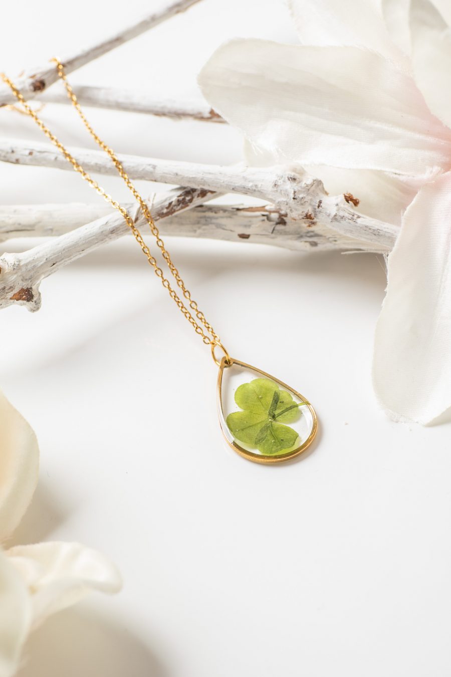 Anhänger Resin Kleeblatt Tropfen Gold 2