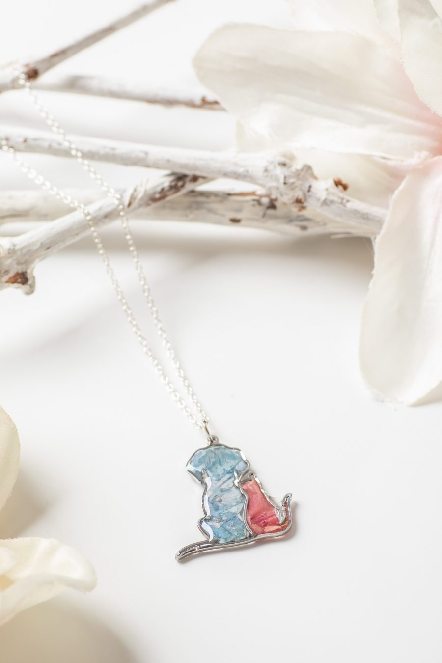 Anhänger Resin Hund Katze kuscheln Hortensie Rose