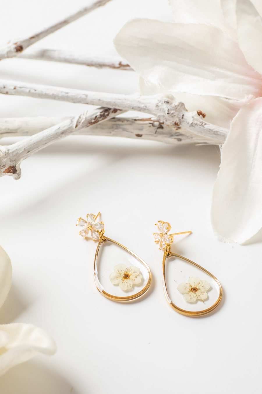 Ohrhänger Resin Spirea Tropfen Gold Blume