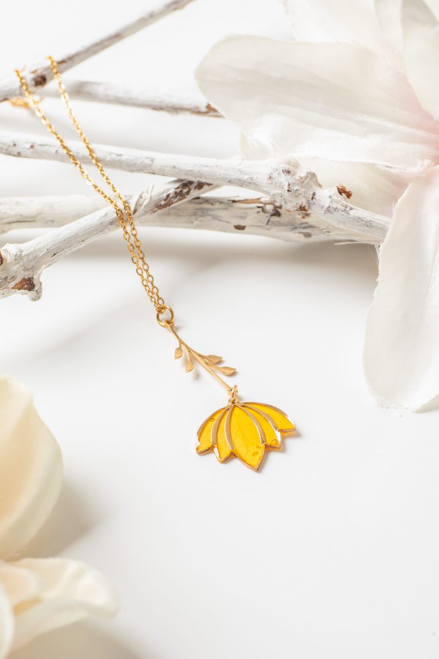 Anhänger Resin Lotus Rose gelb Gold