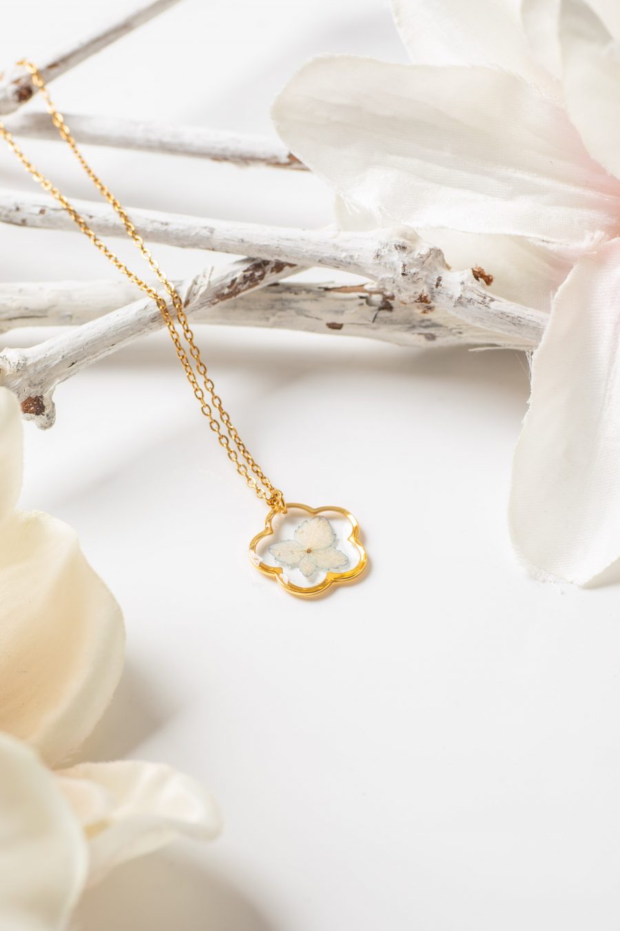 Anhänger Resin Blume Hortensie Gold