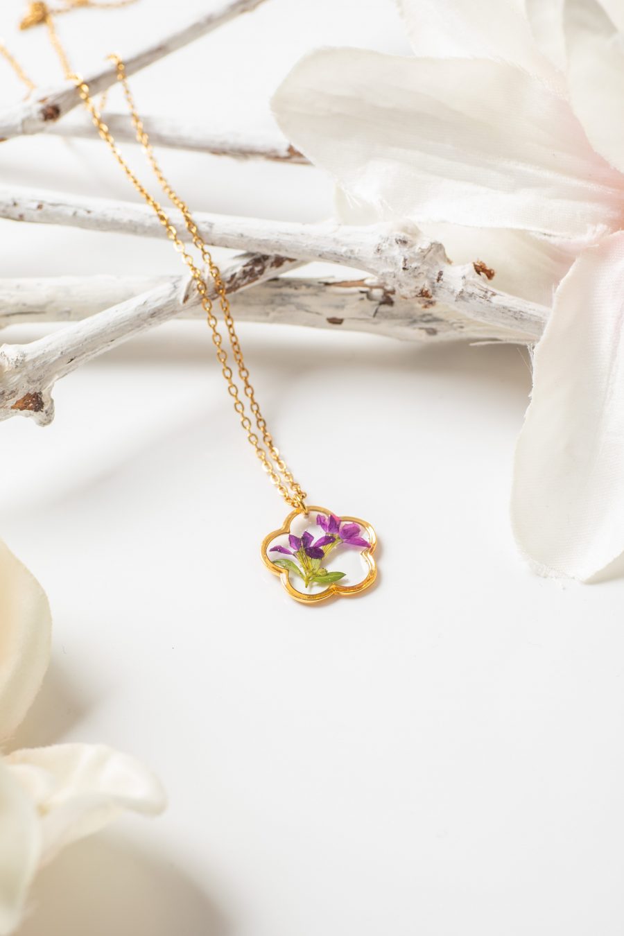 Anhänger Resin Myrthe Blümchen Gold