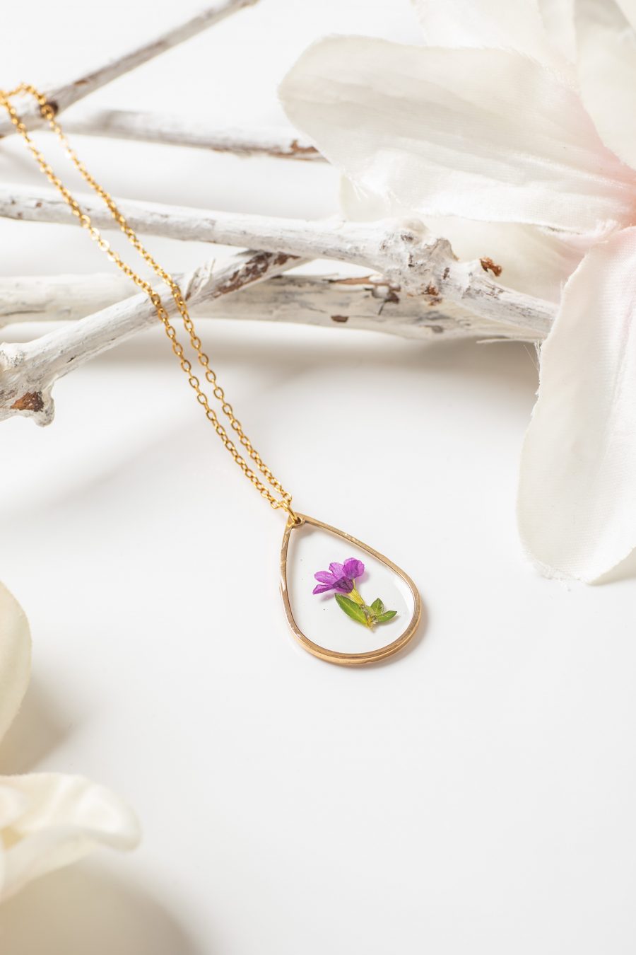 Anhänger Resin Myrthe Tropfen Gold