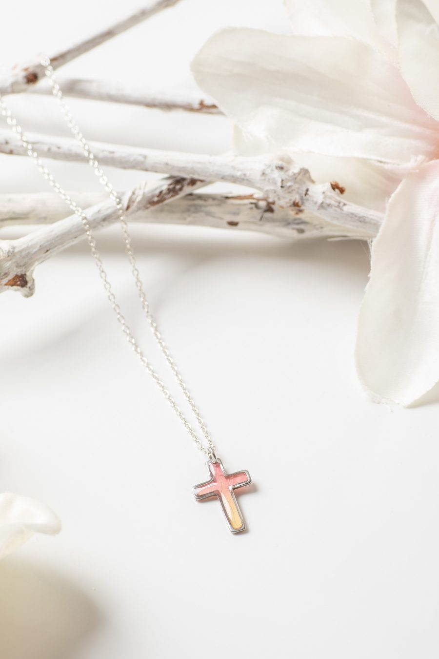 Anhänger Resin Kreuz Rose Verlauf Silber