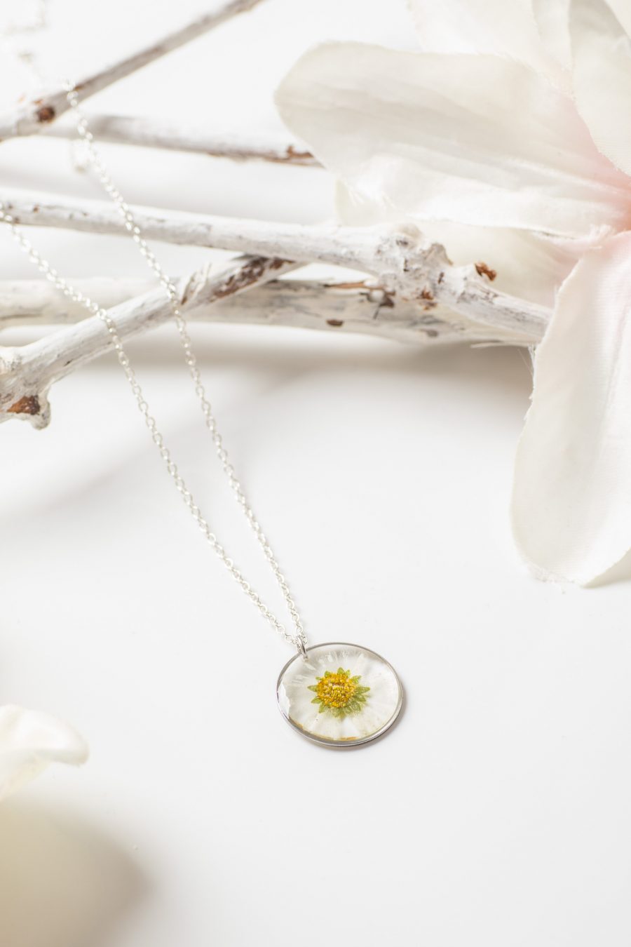 Anhänger Resin Gänseblümchen silber 1