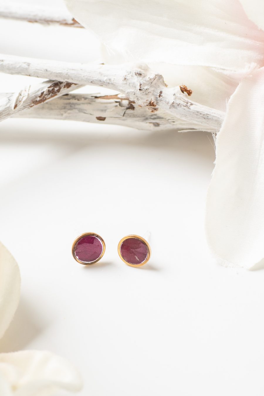 Ohrstecker Resin Rose dunkel lila Gold