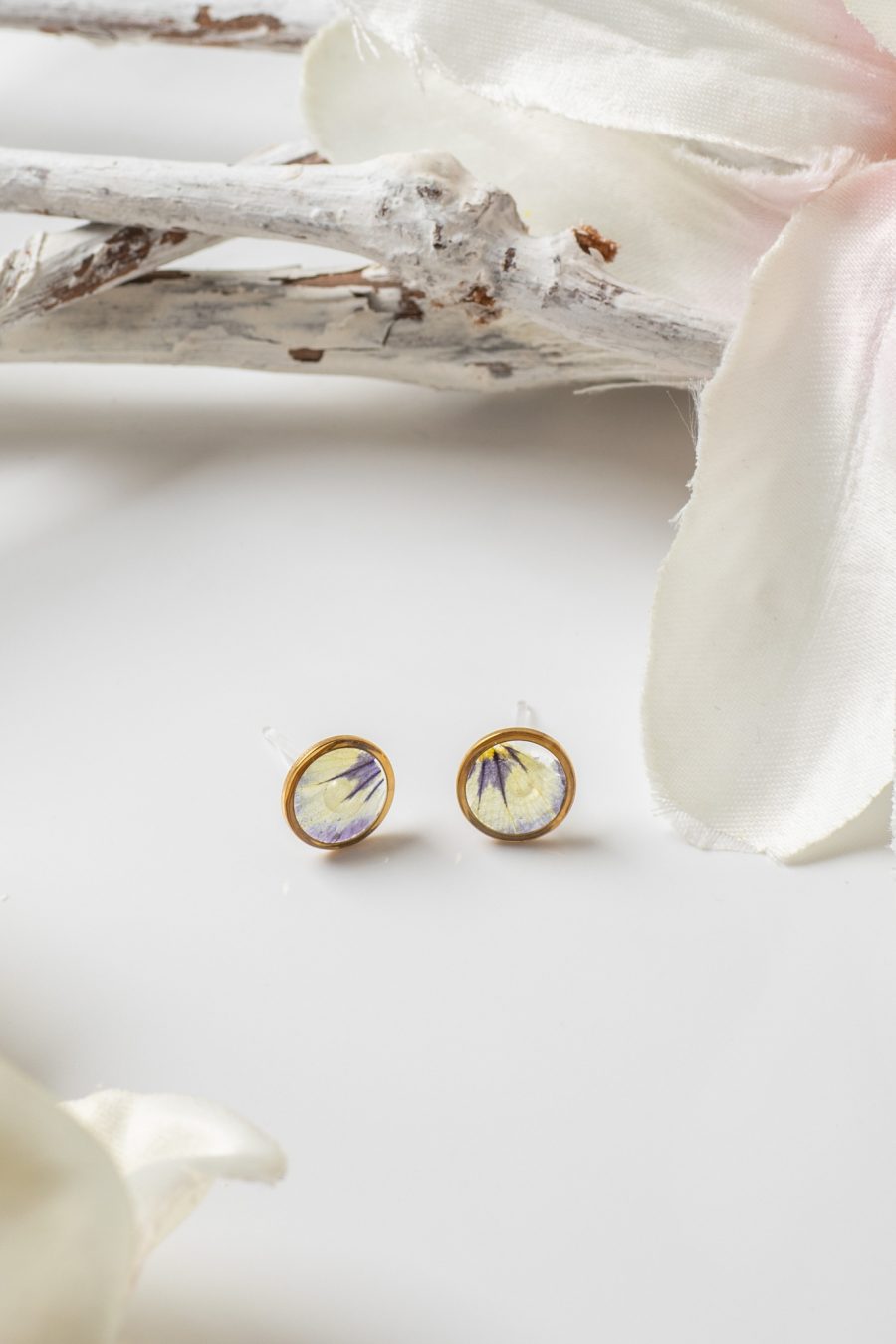 Ohrstecker Resin Punkt Veilchen Weiß lila Gold