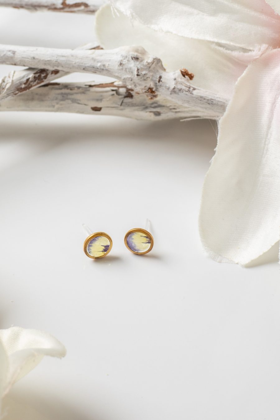 Ohrstecker Resin Punkte Veilchen