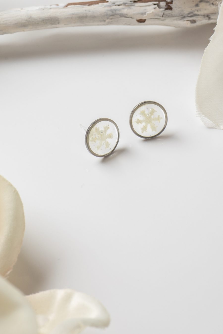 Ohrstecker Resin Knöpfe Silber Rose Weiß