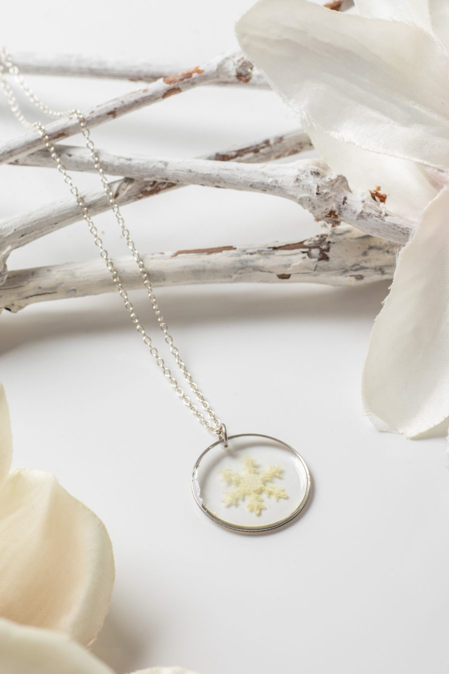 Anhänger Resin Silber Schneeflocken Rose Weiß