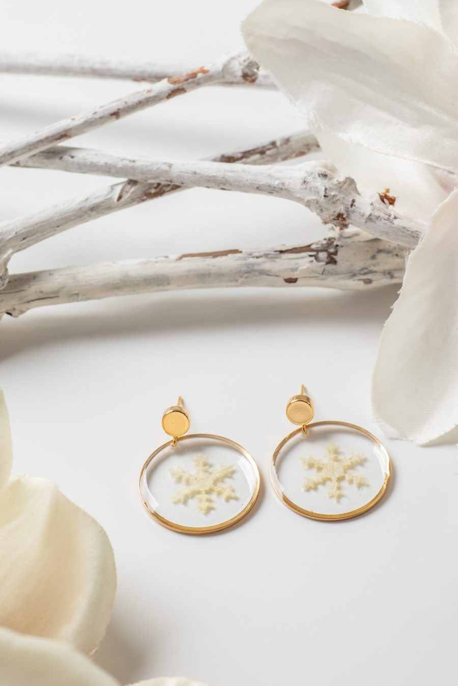 Ohrhänger Resin Gold Schneeflocken Rose Weiß