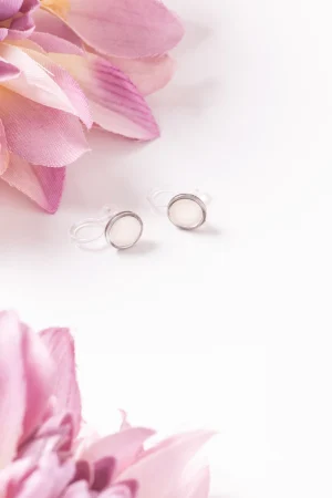 Ohrclip Resin Punkt Mini Silber Rose weiß