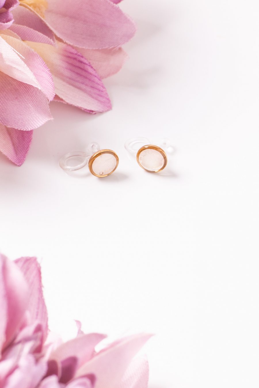 Ohrclip Resin Punkt Mini Gold Rose weiß