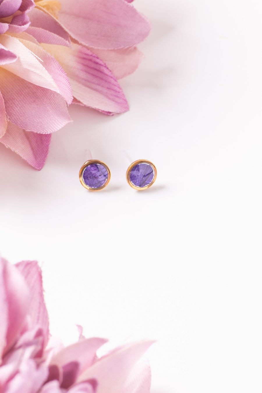 Ohrstecker Resin Punkt Gold Tulpe lila dunkel