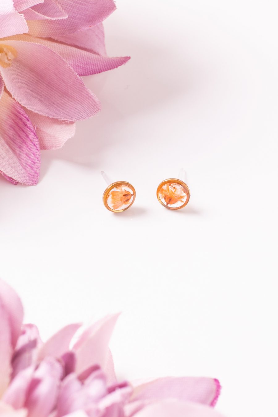 Ohrstecker Resin Punkt Gold Mini Schleierkraut orange