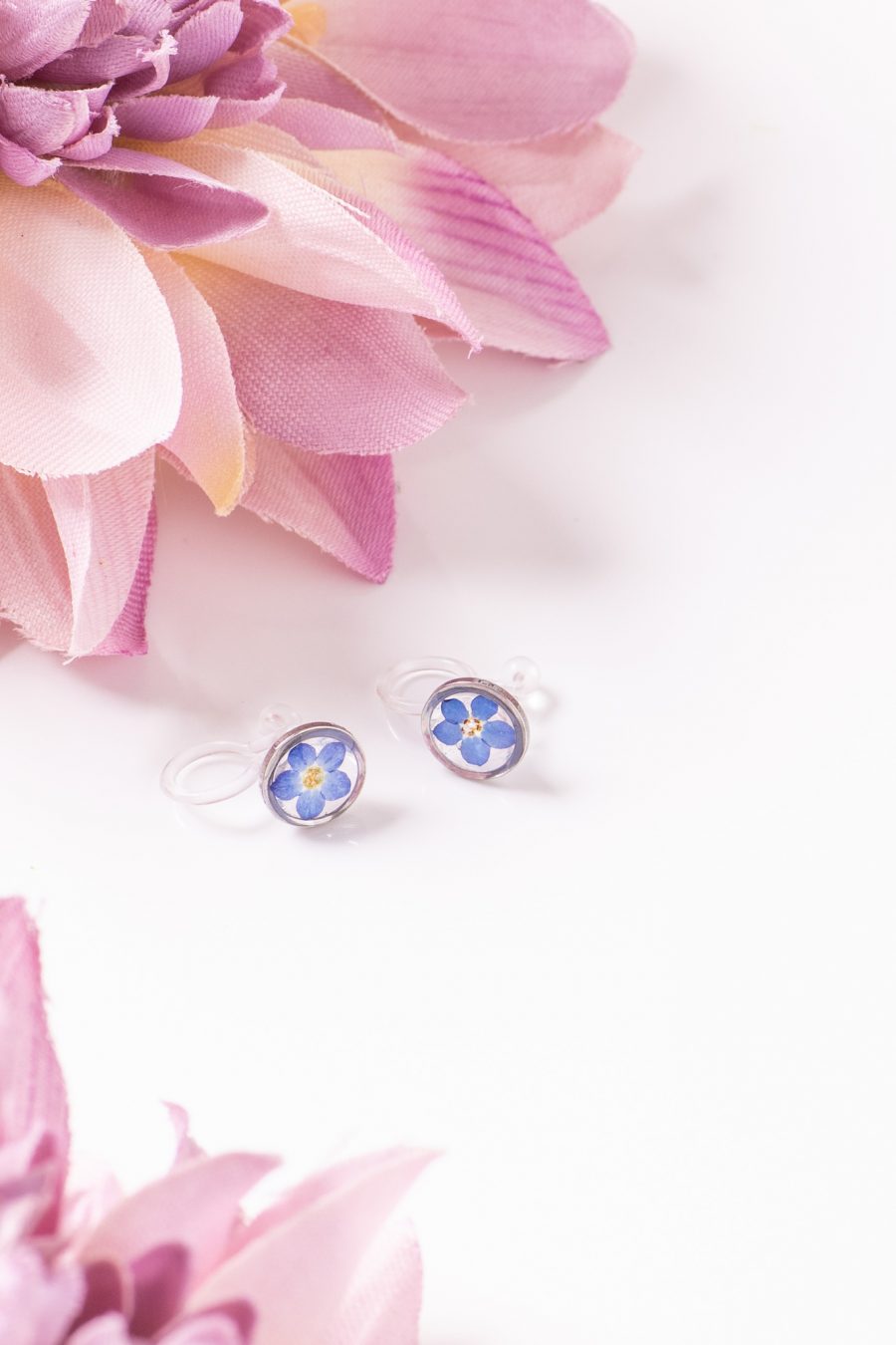 Ohrclip Resin Punkte Silber Vergissmeinicht Mini 1