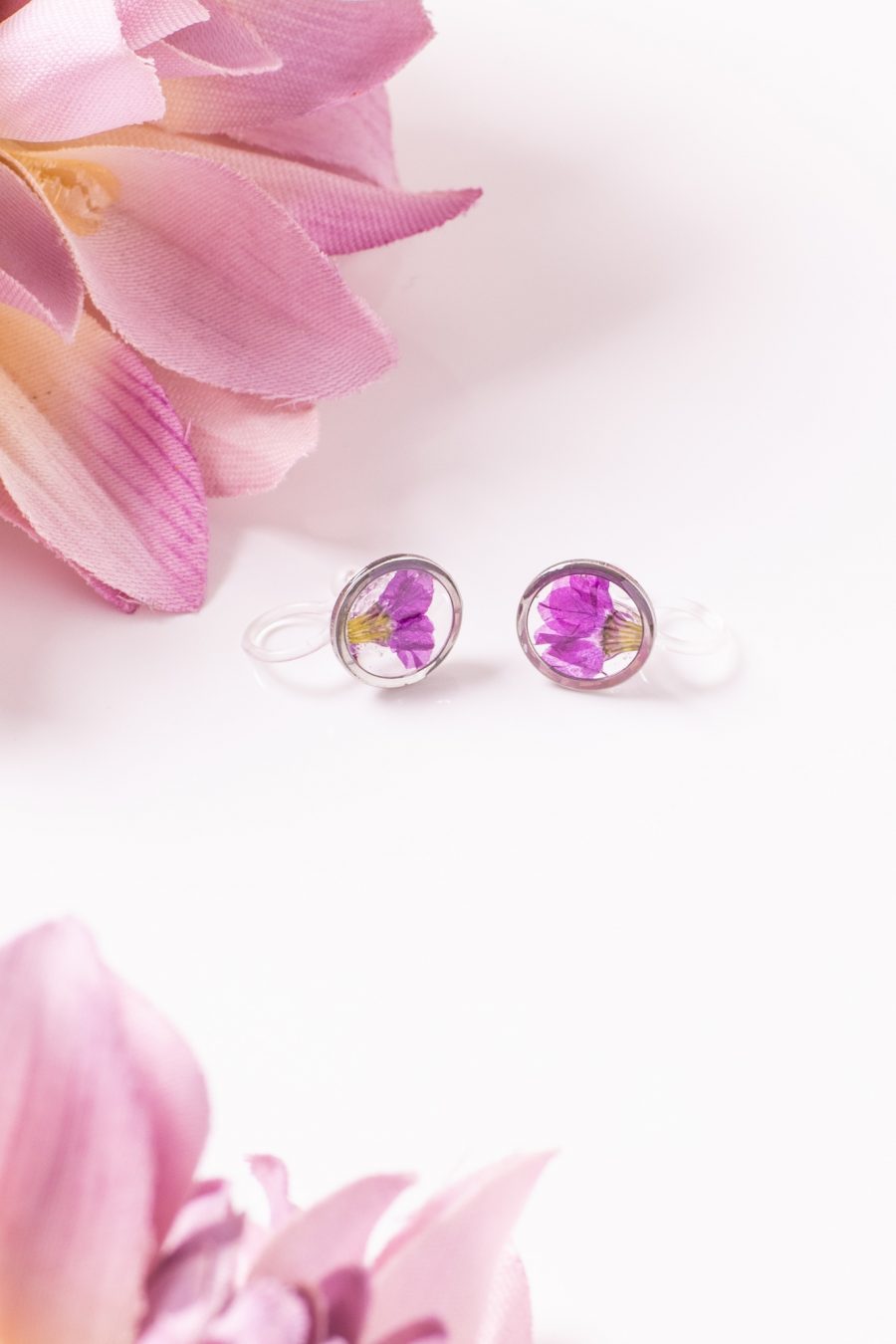 Ohrclip Resin Punkte Silber Schein Myrthe Lila 2