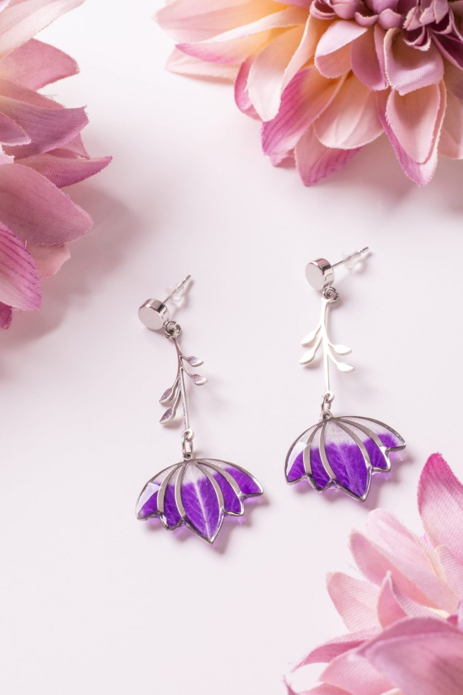 Ohrhänger Resin Lotus Petunie Silber Lila